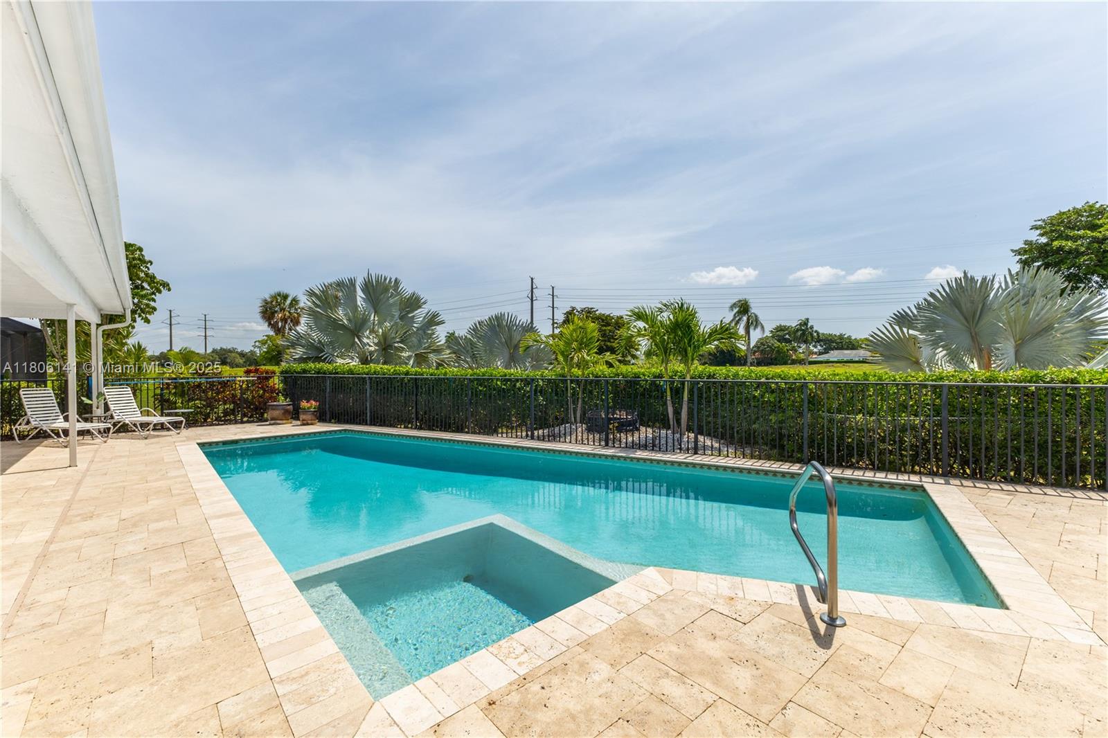 4902 3 / 3 2438 sq. ft. $ 2025-08-12 0 foto