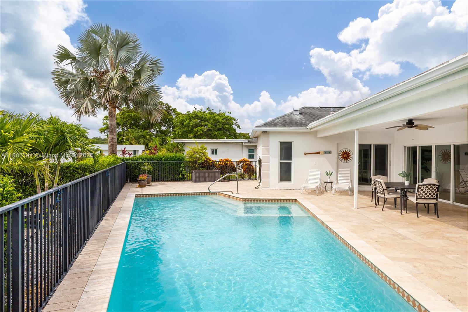 4902 3 / 3 2438 sq. ft. $ 2025-08-12 0 foto