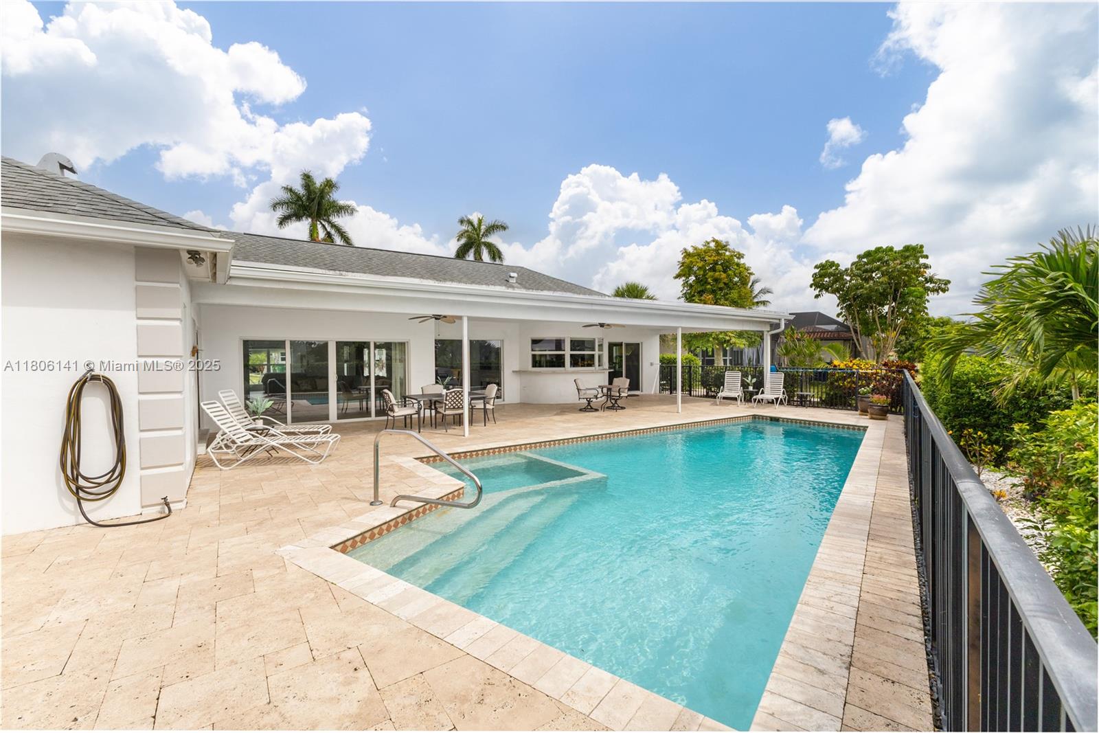 4902 3 / 3 2438 sq. ft. $ 2025-08-12 0 foto