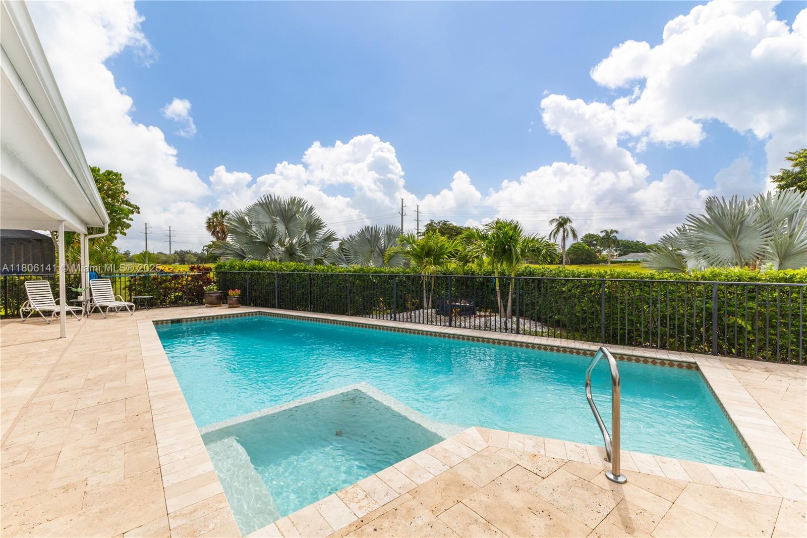 4902 3 / 3 2438 sq. ft. $ 2025-08-12 0 foto