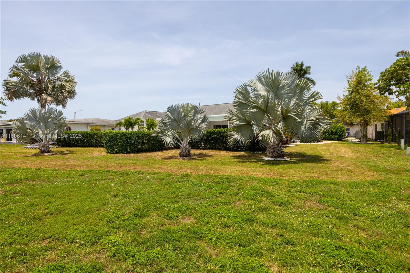 4902 3 / 3 2438 sq. ft. $ 2025-08-12 0 foto
