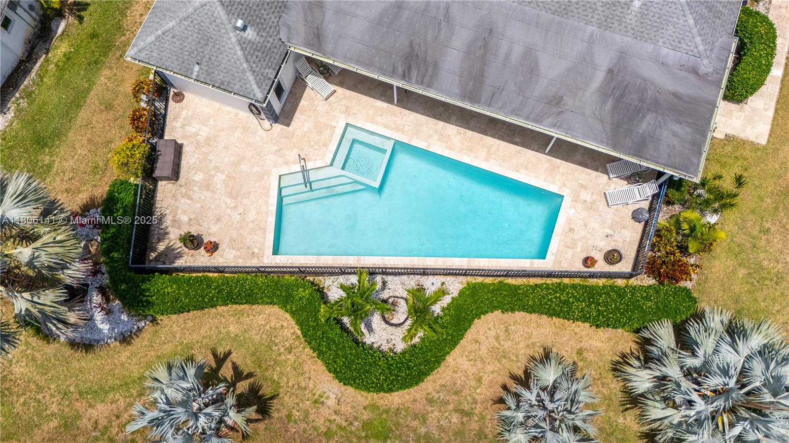 4902 3 / 3 2438 sq. ft. $ 2025-08-12 0 foto