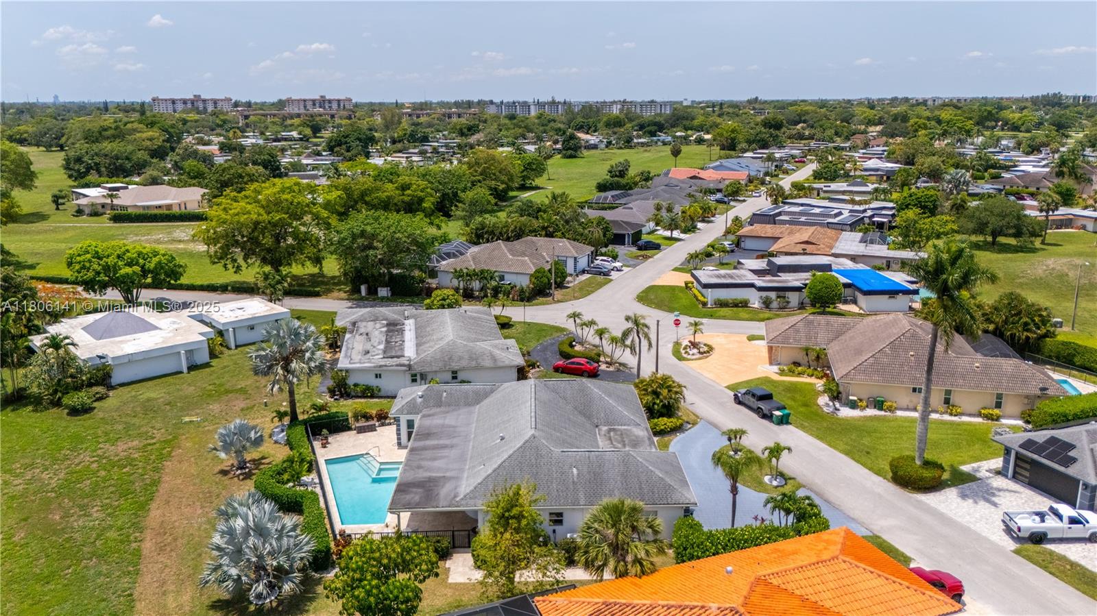 4902 3 / 3 2438 sq. ft. $ 2025-08-12 0 foto