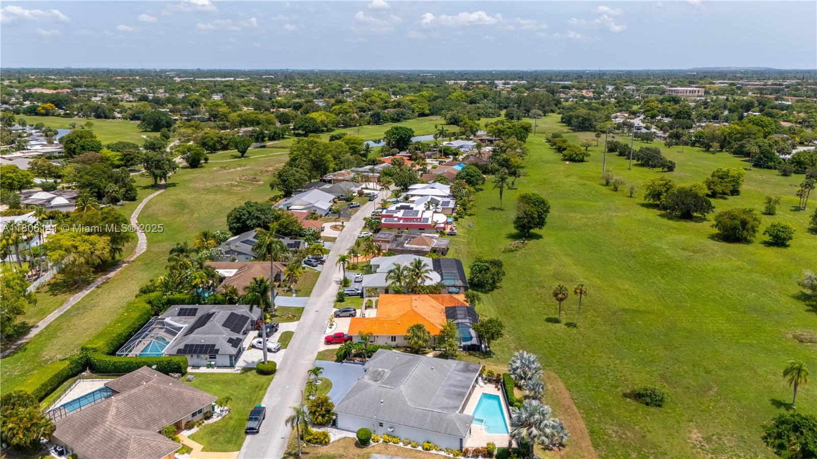 4902 3 / 3 2438 sq. ft. $ 2025-08-12 0 foto