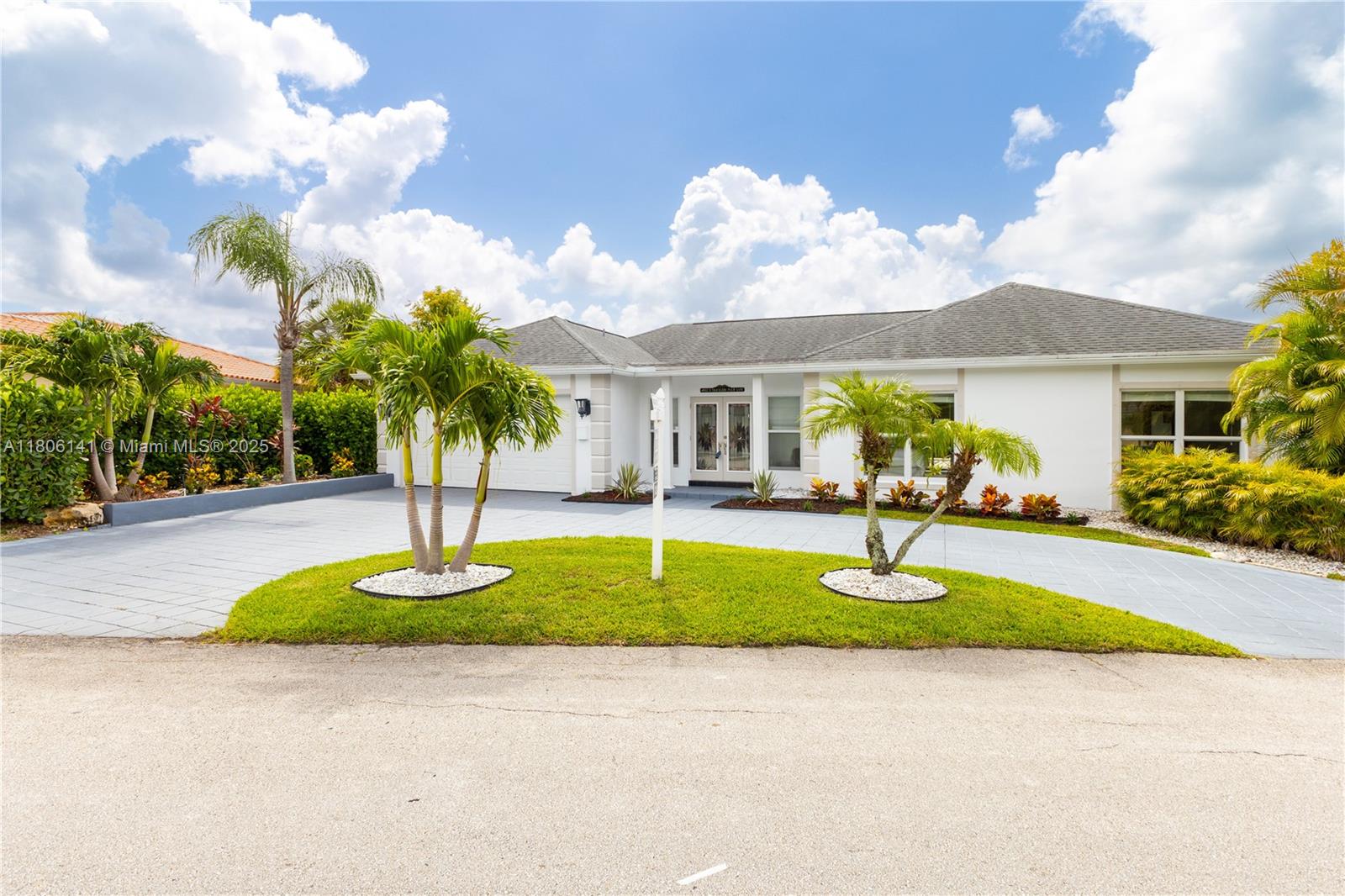 4902 3 / 3 2438 sq. ft. $ 2025-08-12 0 foto
