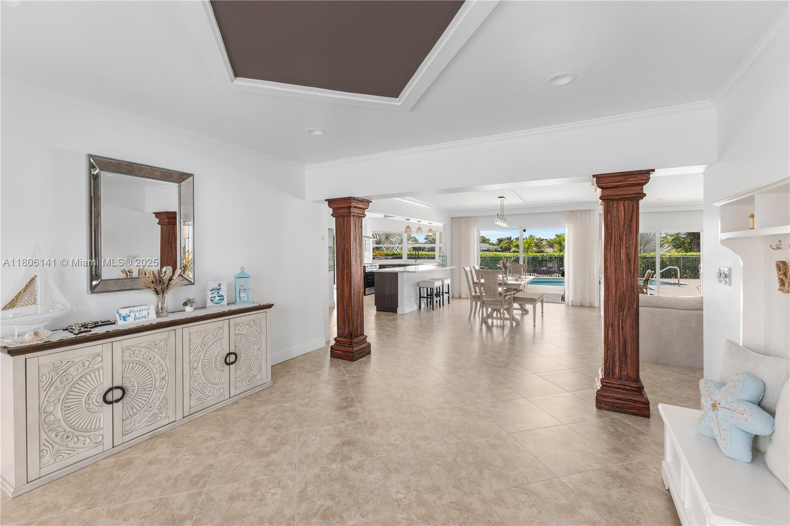 4902 3 / 3 2438 sq. ft. $ 2025-08-12 0 foto