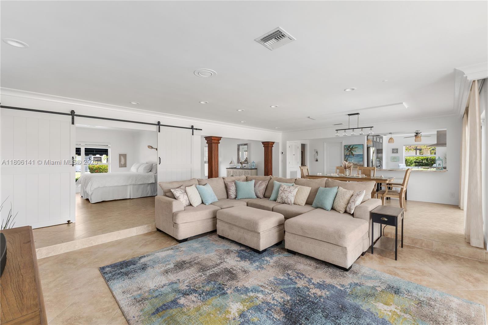 4902 3 / 3 2438 sq. ft. $ 2025-08-12 0 foto