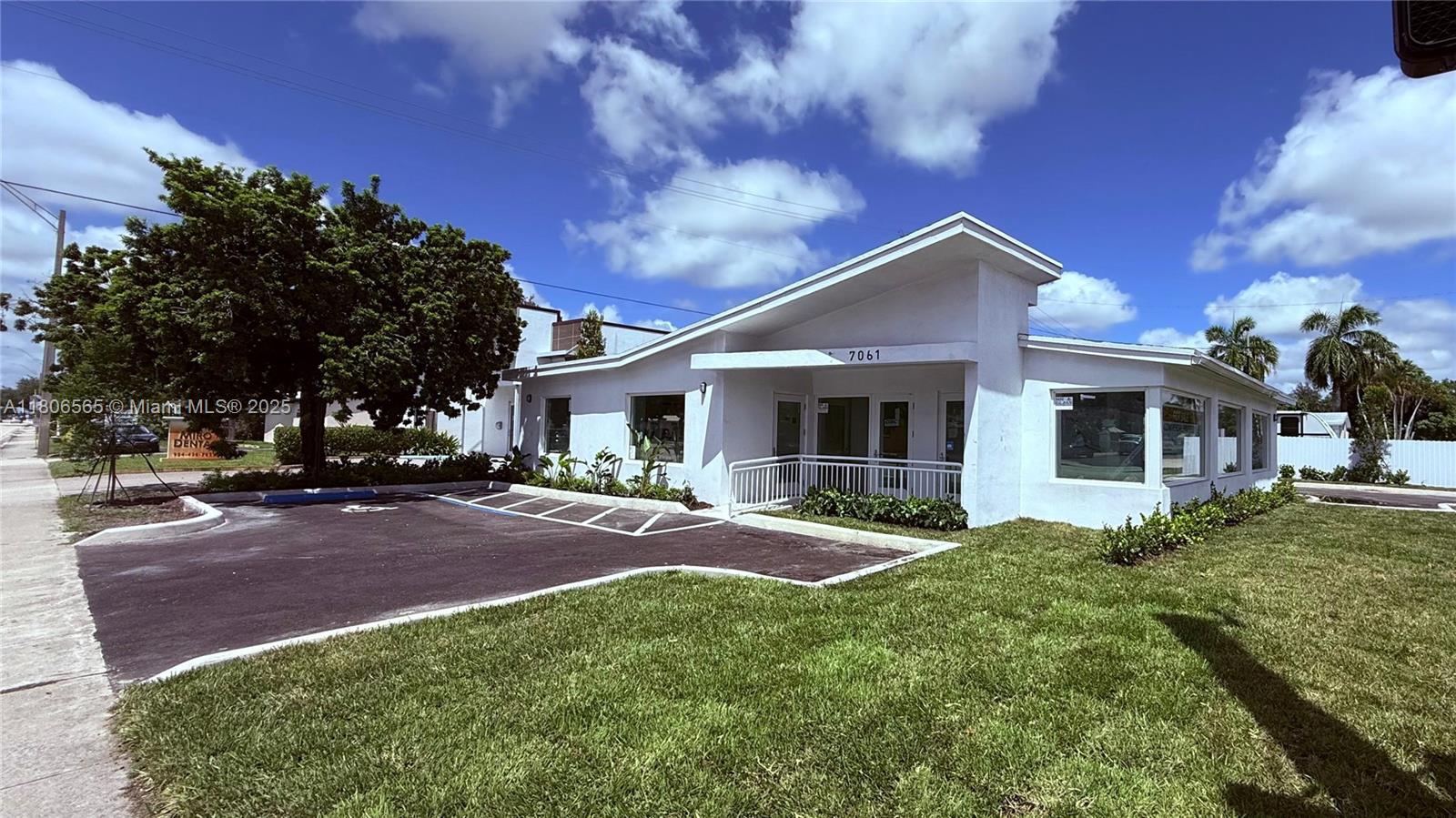 See details / sq. ft. $ 2025-09-04 0 Photo