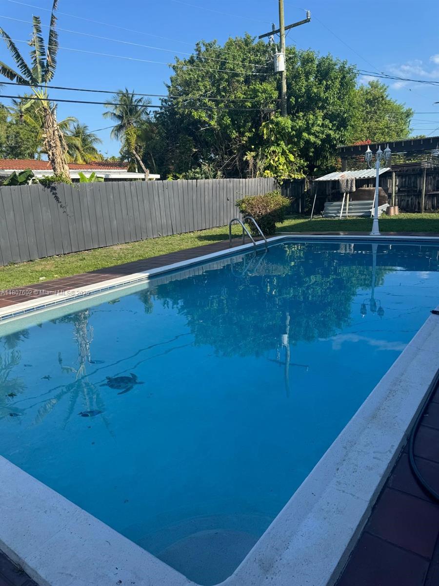 See details 1735 4 / 2 2075 sq. ft. $ 2025-07-21 0 Photo
