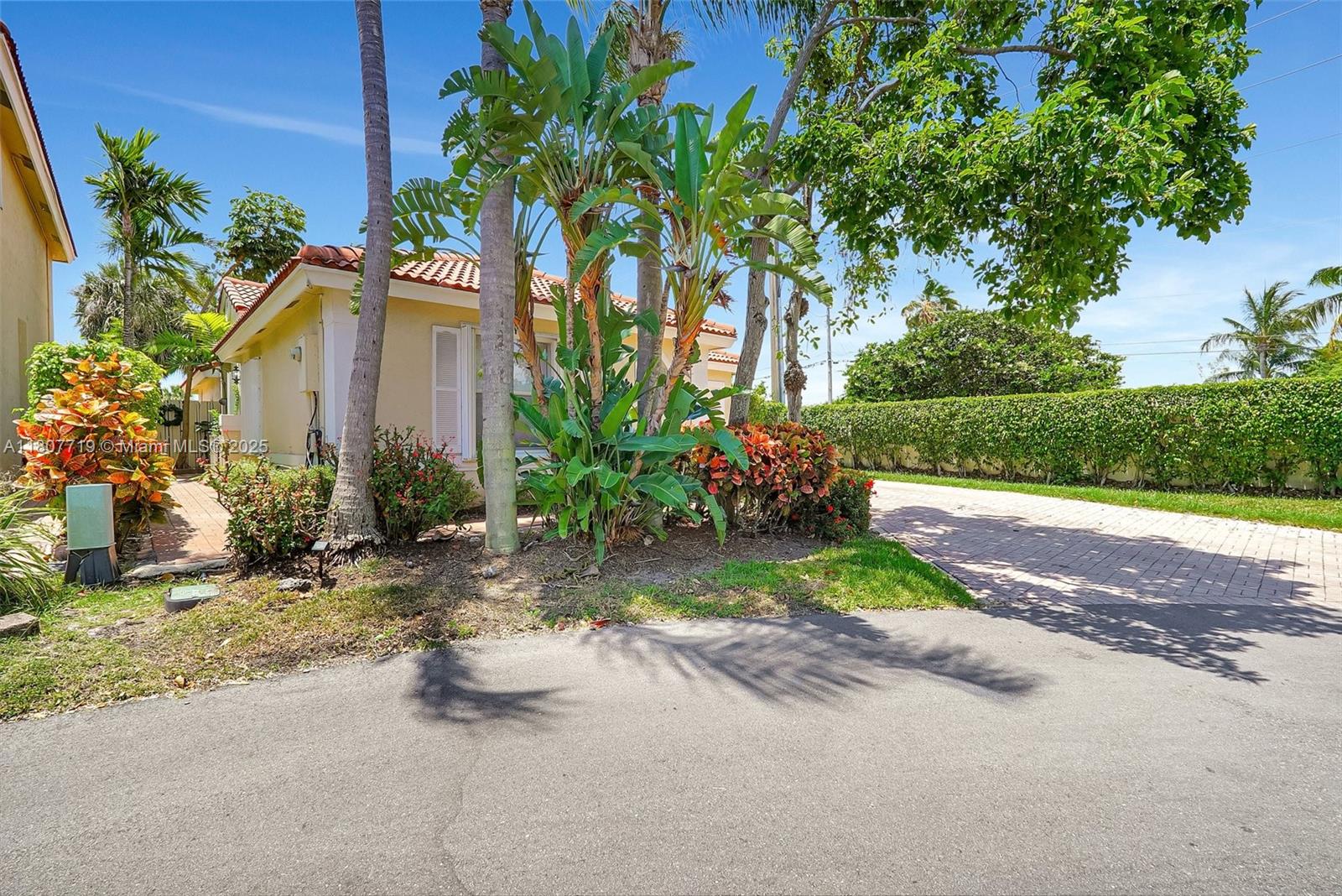 Photo of 1150 Queen Palm Ct  (1150), Hollywood, Florida, 33019 - 