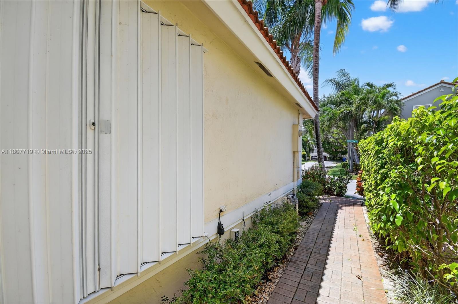 Photo of 1150 Queen Palm Ct  (1150), Hollywood, Florida, 33019 - 