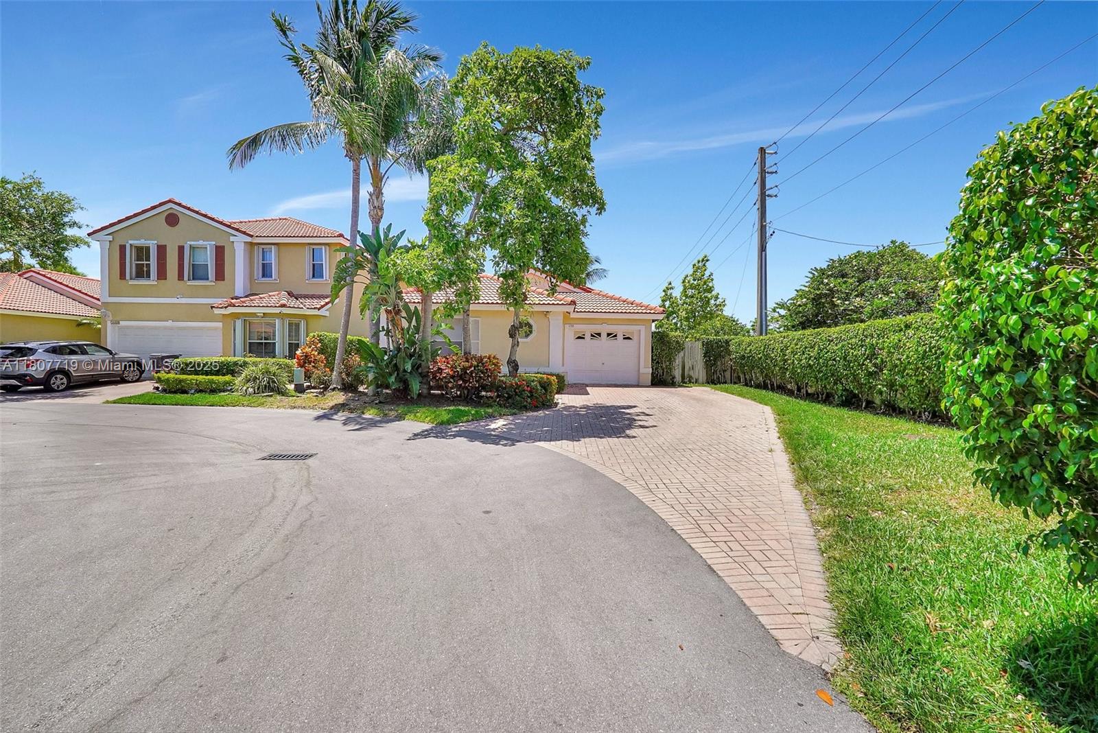 Photo of 1150 Queen Palm Ct  (1150), Hollywood, Florida, 33019 - 