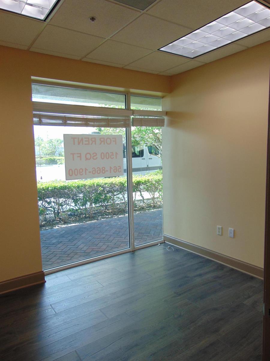 105  / 2  sq. ft. $ 2026-03-27 0 Photo
