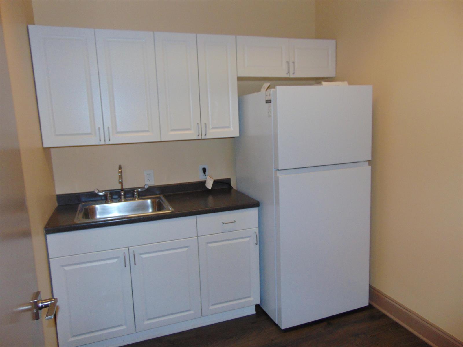 105  / 2  sq. ft. $ 2026-03-27 0 Photo