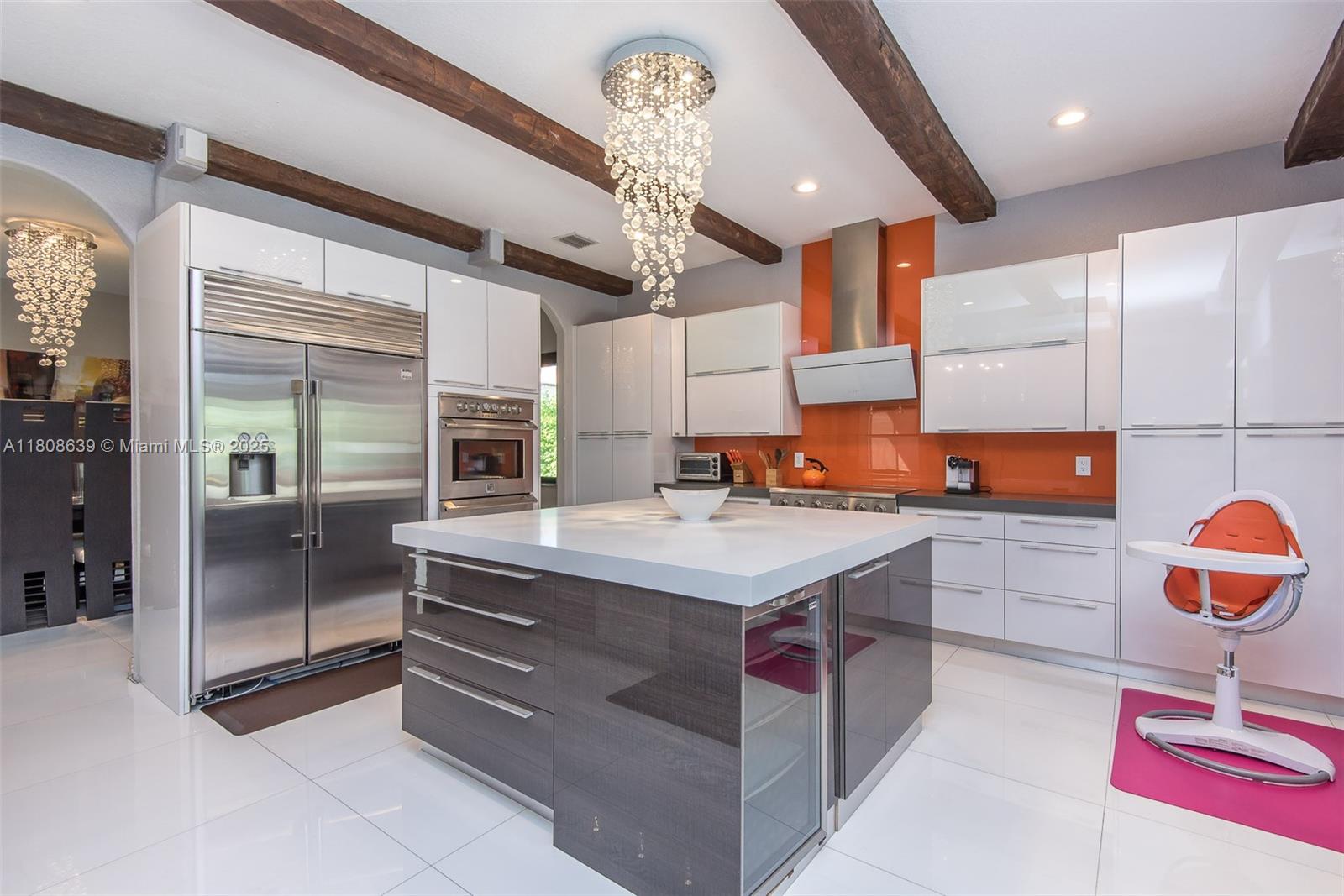 Подробнее 19305 6 / 5 4717 кв.футов $ 2025-11-13 0 Фото