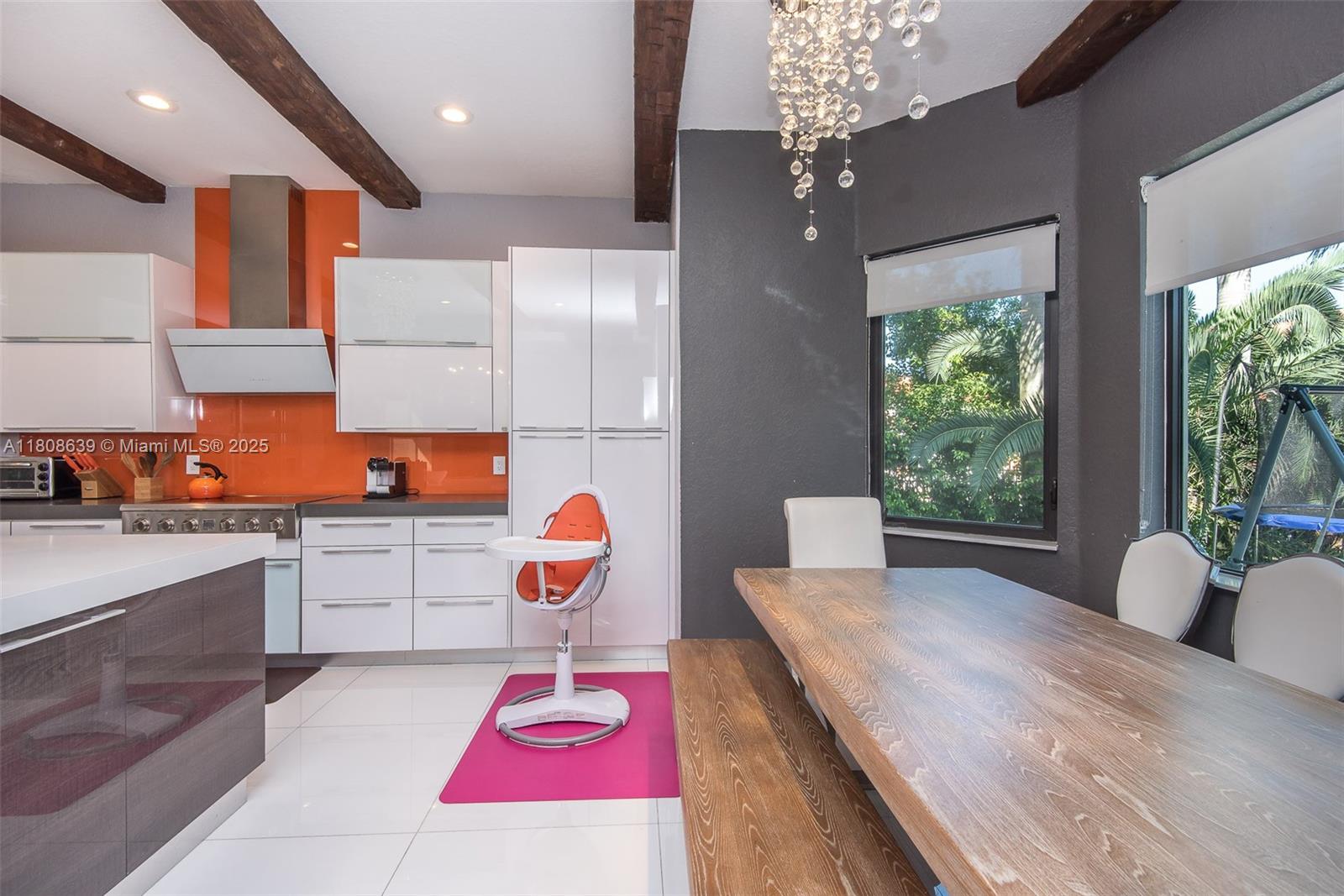 Подробнее 19305 6 / 5 4717 кв.футов $ 2025-11-13 0 Фото