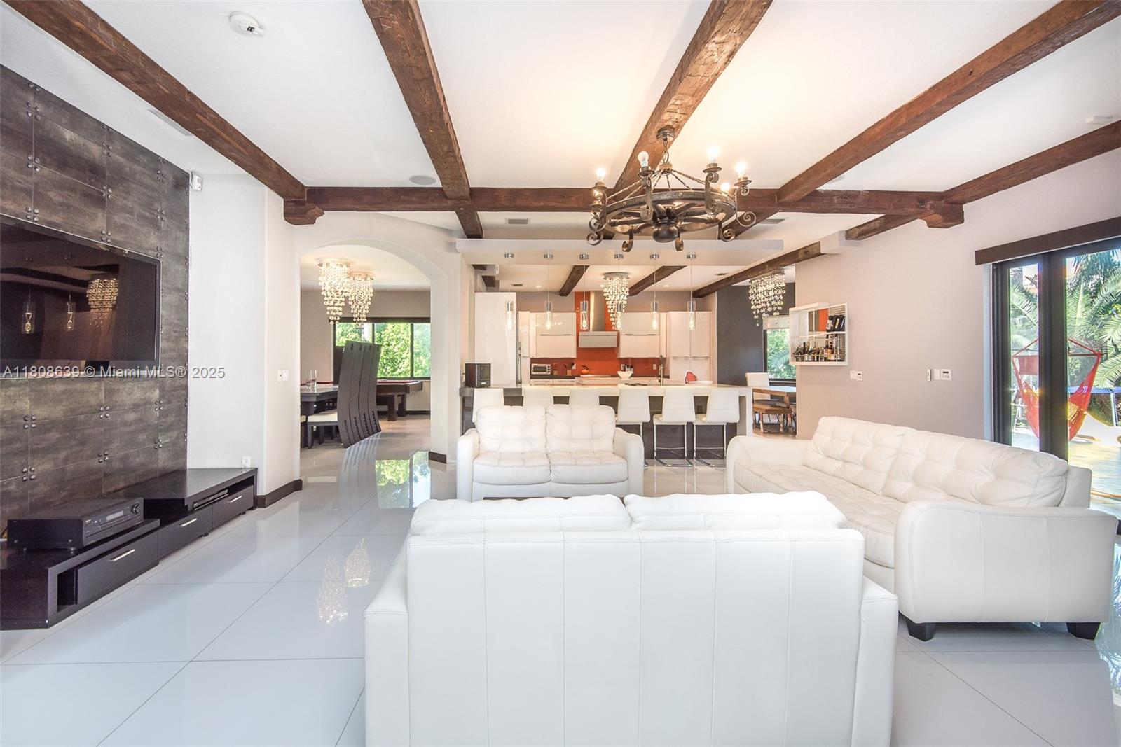 Подробнее 19305 6 / 5 4717 кв.футов $ 2025-11-13 0 Фото