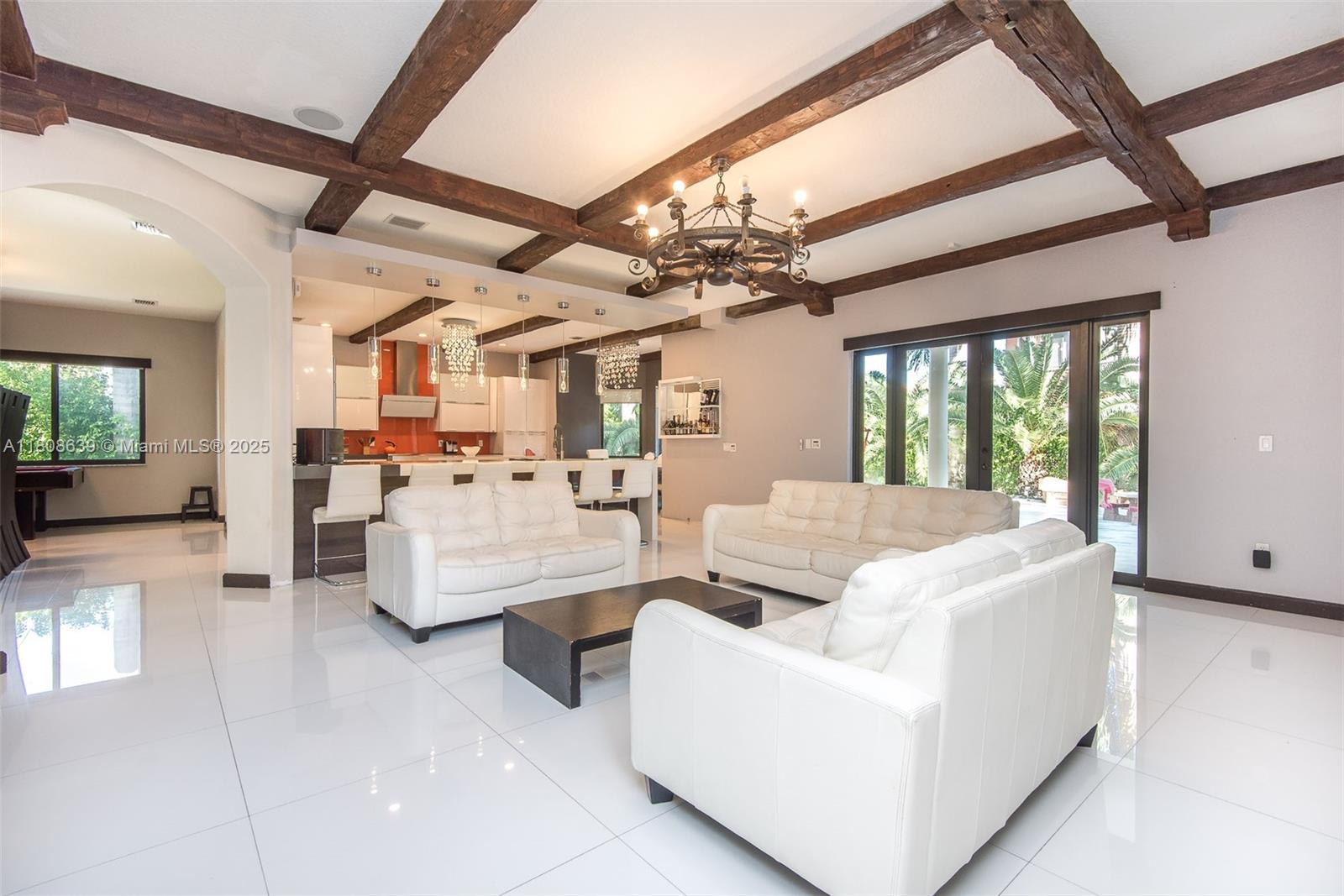 Подробнее 19305 6 / 5 4717 кв.футов $ 2025-11-13 0 Фото