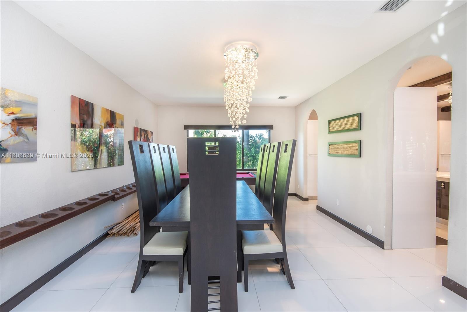 Подробнее 19305 6 / 5 4717 кв.футов $ 2025-11-13 0 Фото