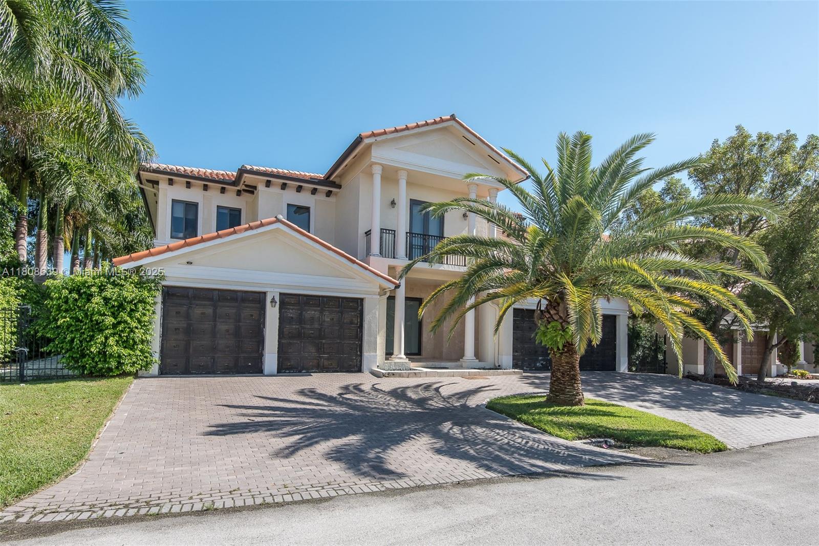 Подробнее 19305 6 / 5 4717 кв.футов $ 2025-11-13 0 Фото