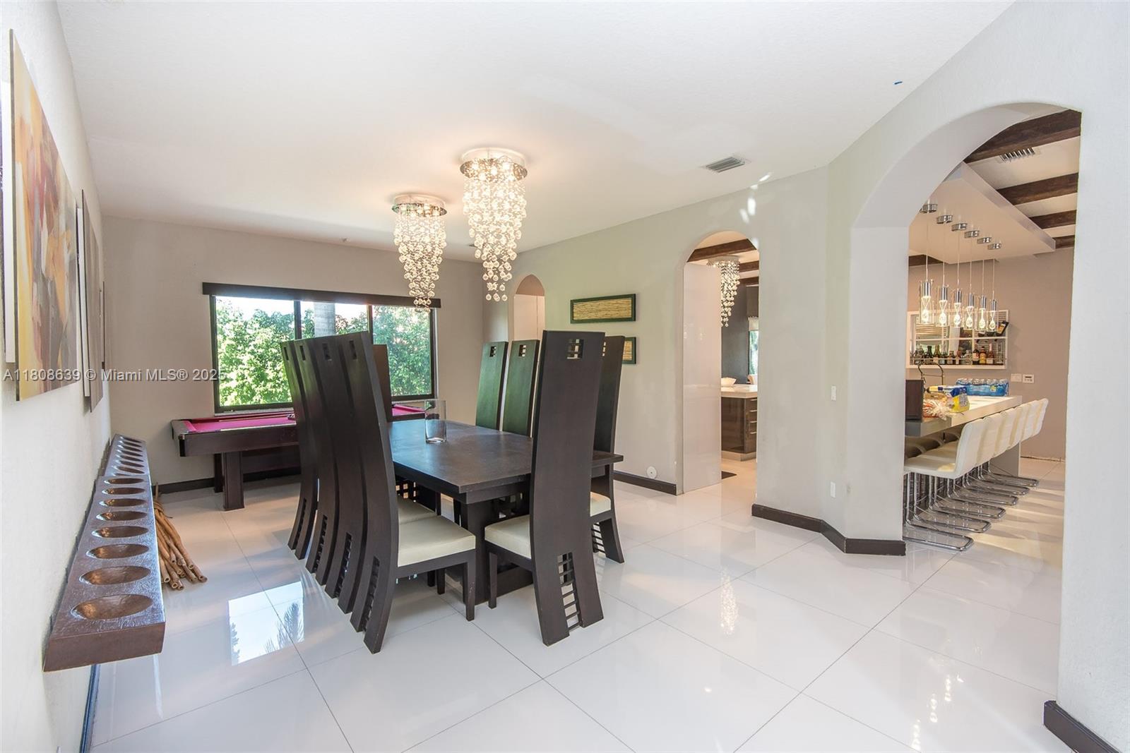 Подробнее 19305 6 / 5 4717 кв.футов $ 2025-11-13 0 Фото