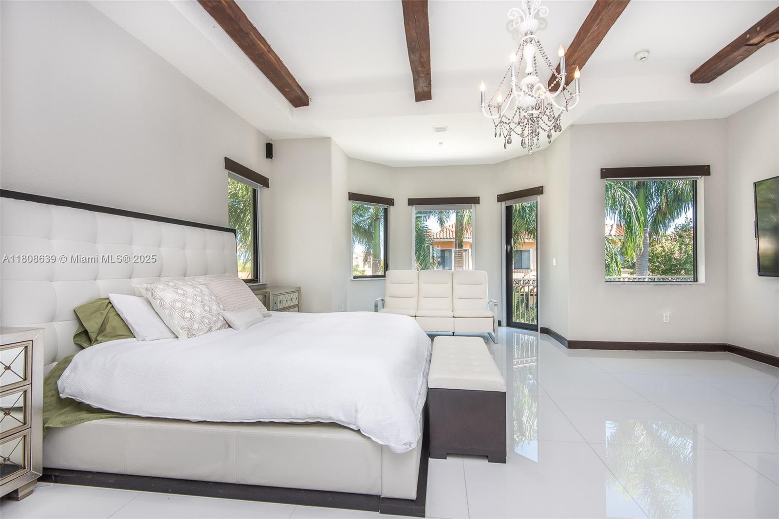 Подробнее 19305 6 / 5 4717 кв.футов $ 2025-11-13 0 Фото