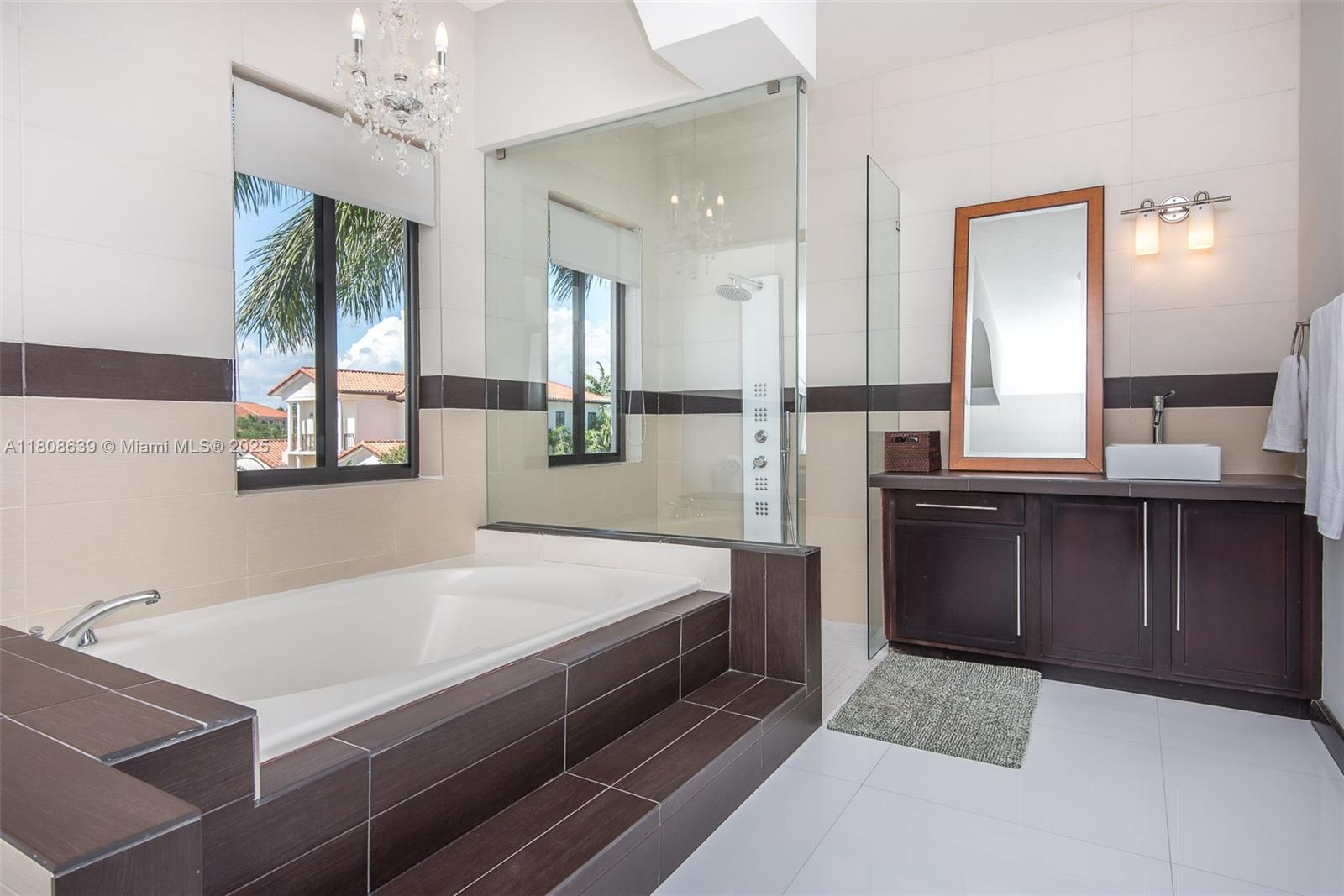 Подробнее 19305 6 / 5 4717 кв.футов $ 2025-11-13 0 Фото