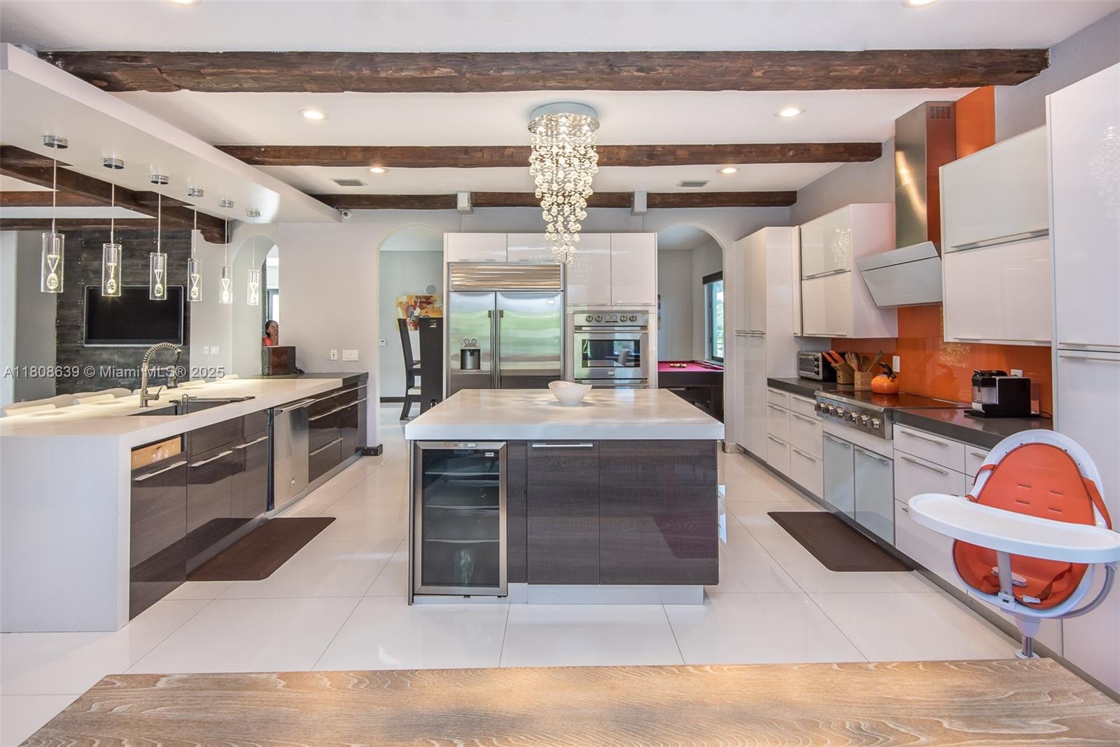 Подробнее 19305 6 / 5 4717 кв.футов $ 2025-11-13 0 Фото