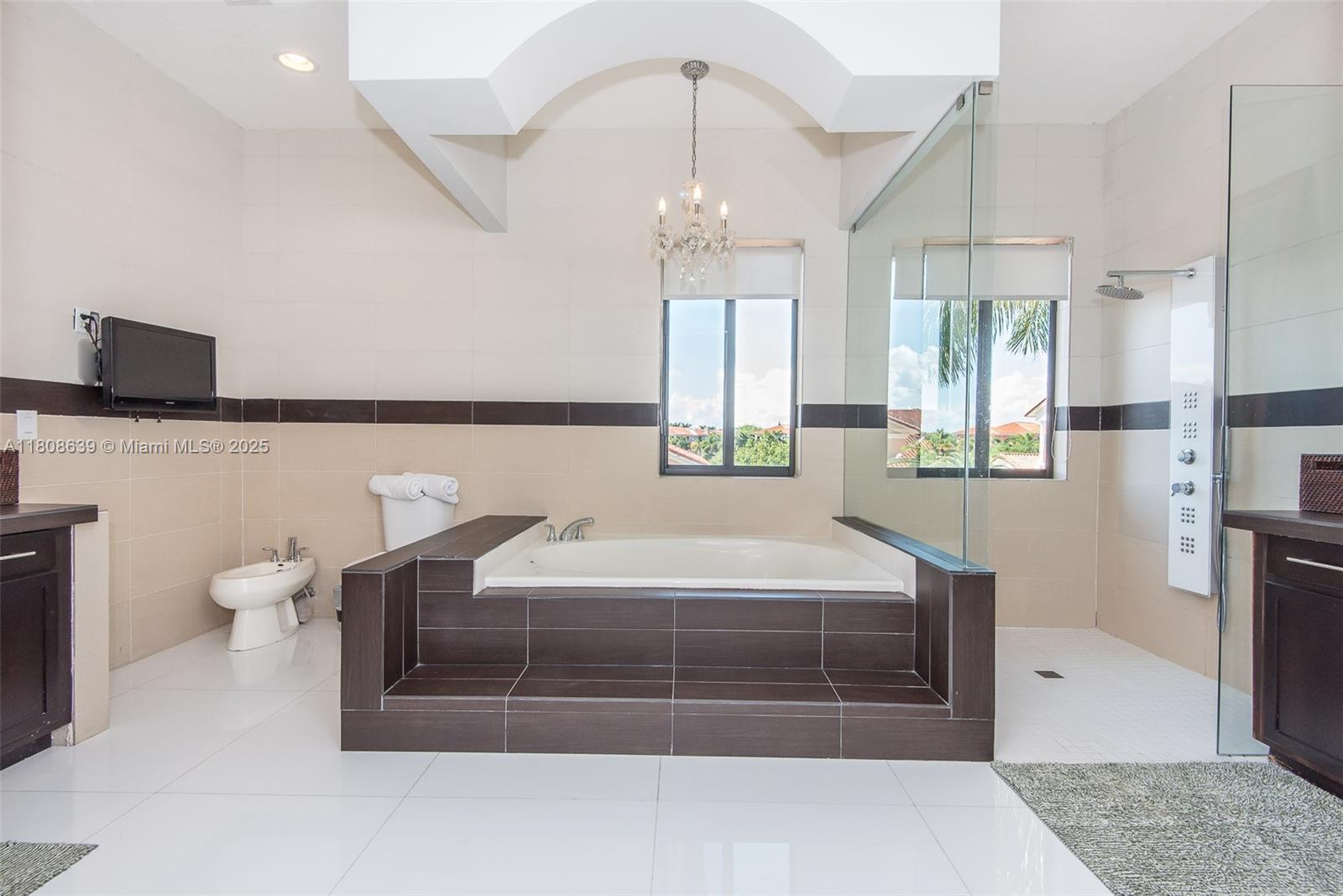 Подробнее 19305 6 / 5 4717 кв.футов $ 2025-11-13 0 Фото