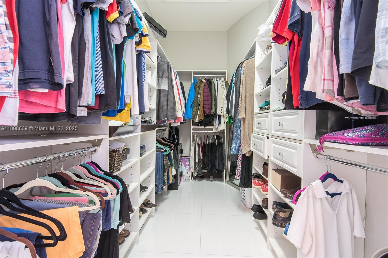 Подробнее 19305 6 / 5 4717 кв.футов $ 2025-11-13 0 Фото