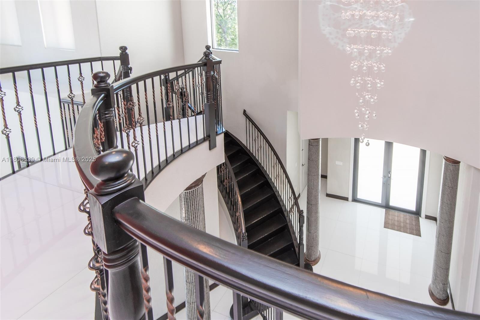 Подробнее 19305 6 / 5 4717 кв.футов $ 2025-11-13 0 Фото