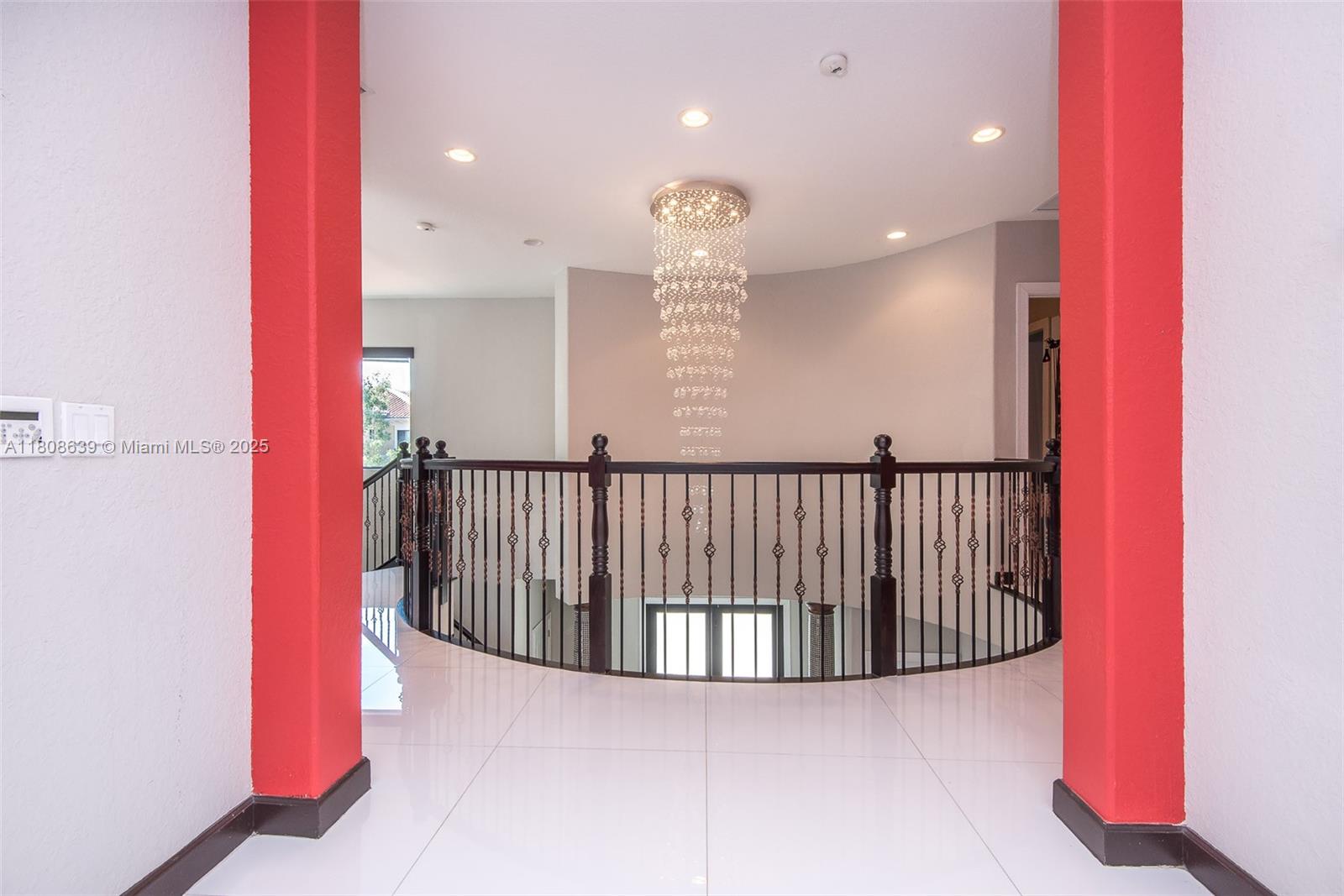 Подробнее 19305 6 / 5 4717 кв.футов $ 2025-11-13 0 Фото