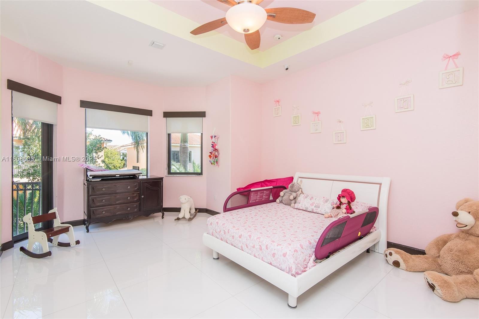 Подробнее 19305 6 / 5 4717 кв.футов $ 2025-11-13 0 Фото