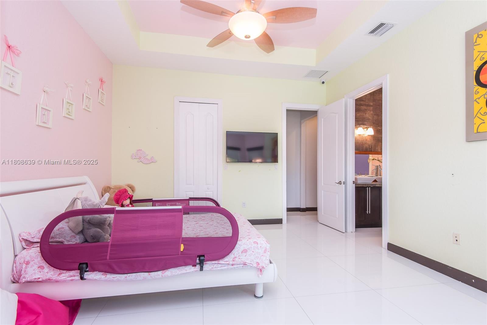 Подробнее 19305 6 / 5 4717 кв.футов $ 2025-11-13 0 Фото