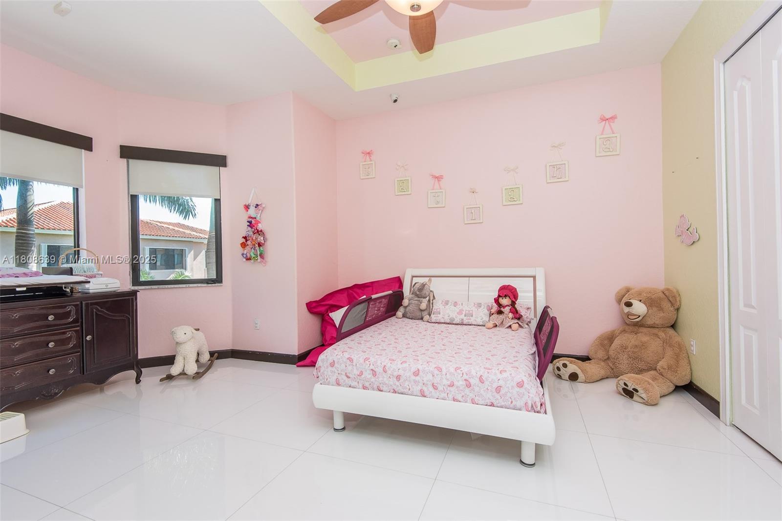 Подробнее 19305 6 / 5 4717 кв.футов $ 2025-11-13 0 Фото