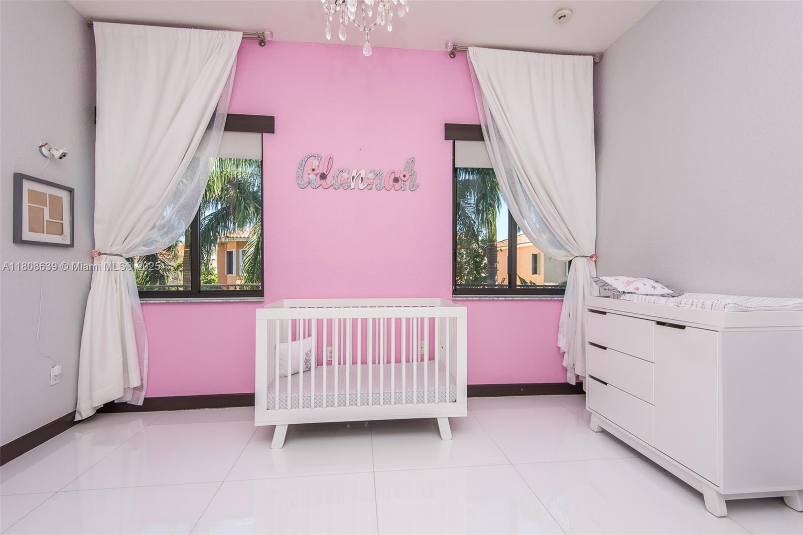 Подробнее 19305 6 / 5 4717 кв.футов $ 2025-11-13 0 Фото