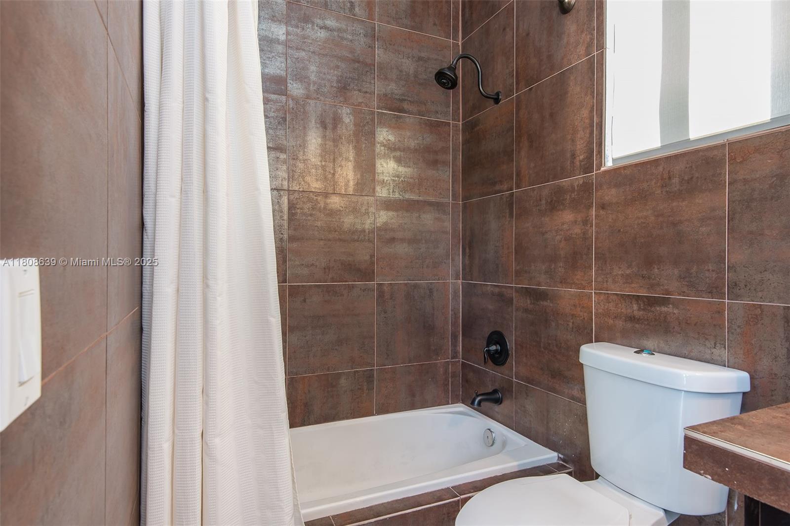 Подробнее 19305 6 / 5 4717 кв.футов $ 2025-11-13 0 Фото