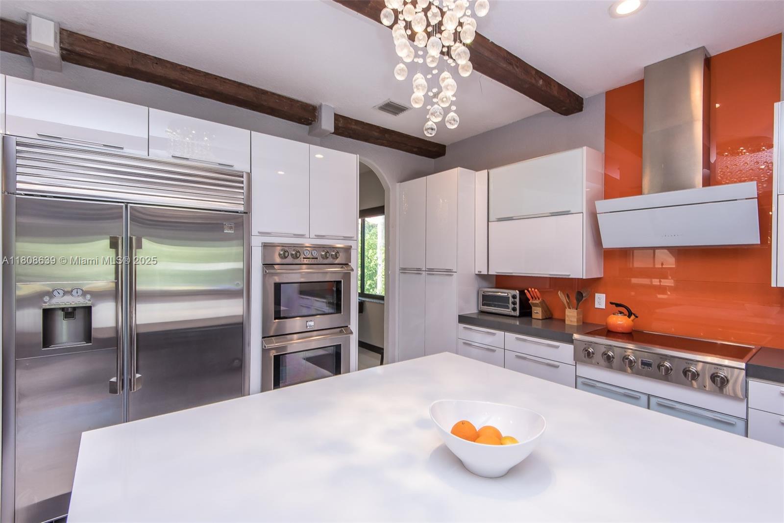 Подробнее 19305 6 / 5 4717 кв.футов $ 2025-11-13 0 Фото