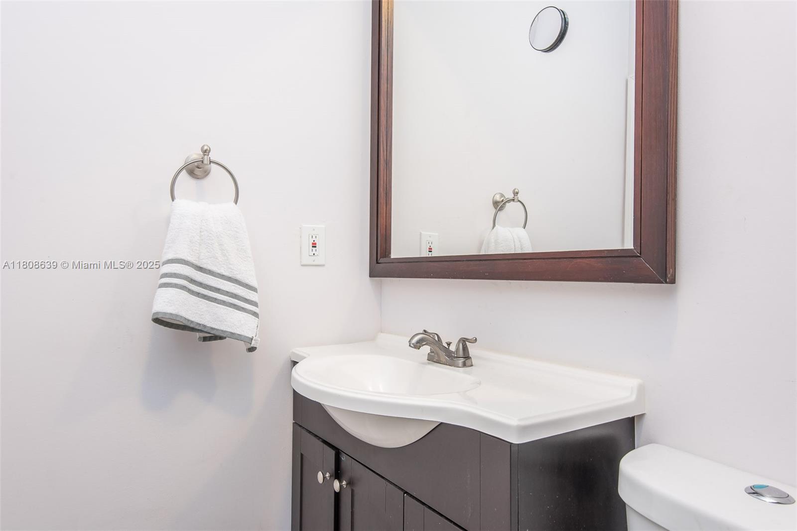 Подробнее 19305 6 / 5 4717 кв.футов $ 2025-11-13 0 Фото