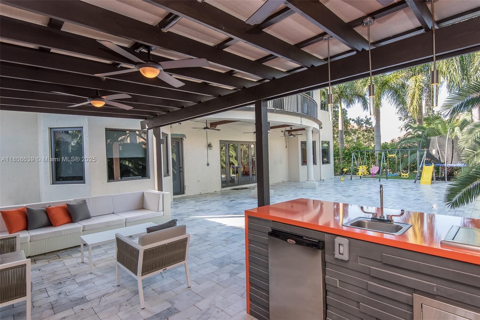 Подробнее 19305 6 / 5 4717 кв.футов $ 2025-11-13 0 Фото