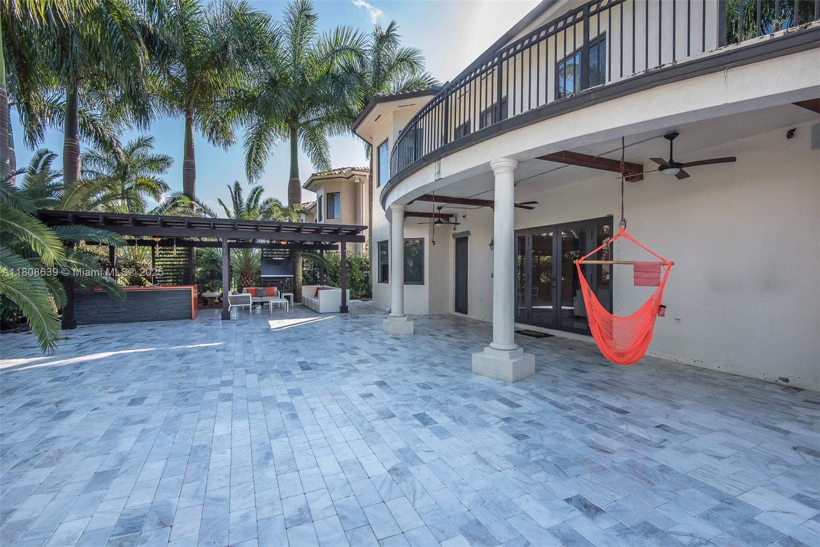 Подробнее 19305 6 / 5 4717 кв.футов $ 2025-11-13 0 Фото