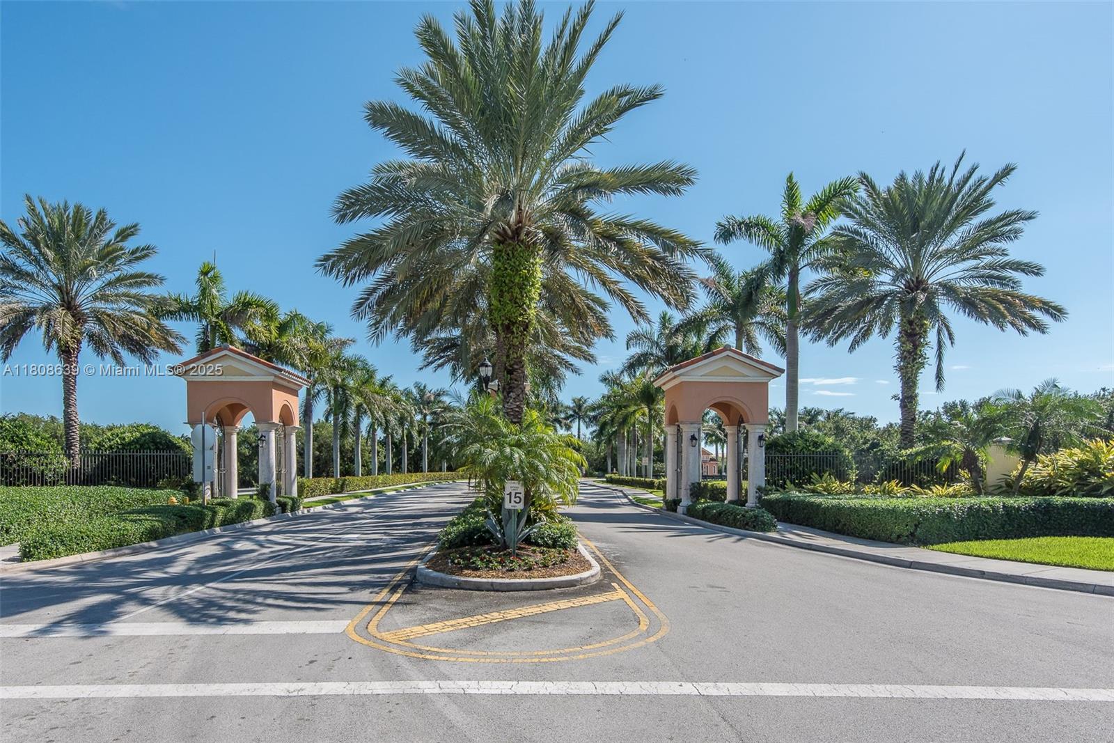 Подробнее 19305 6 / 5 4717 кв.футов $ 2025-11-13 0 Фото