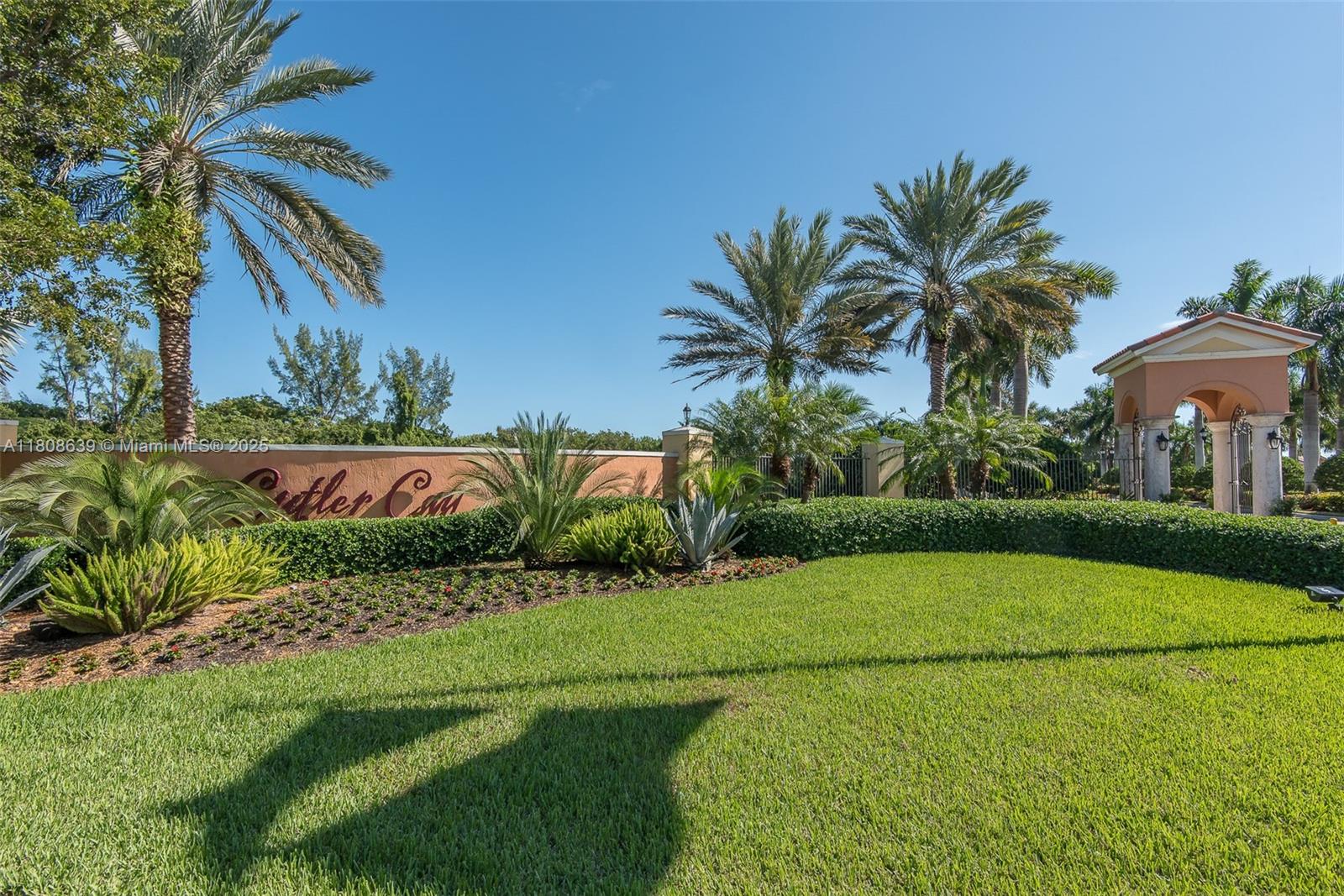 Подробнее 19305 6 / 5 4717 кв.футов $ 2025-11-13 0 Фото