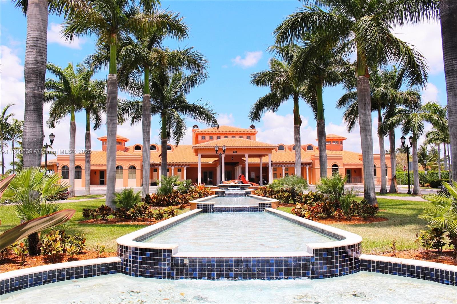 Подробнее 19305 6 / 5 4717 кв.футов $ 2025-11-13 0 Фото