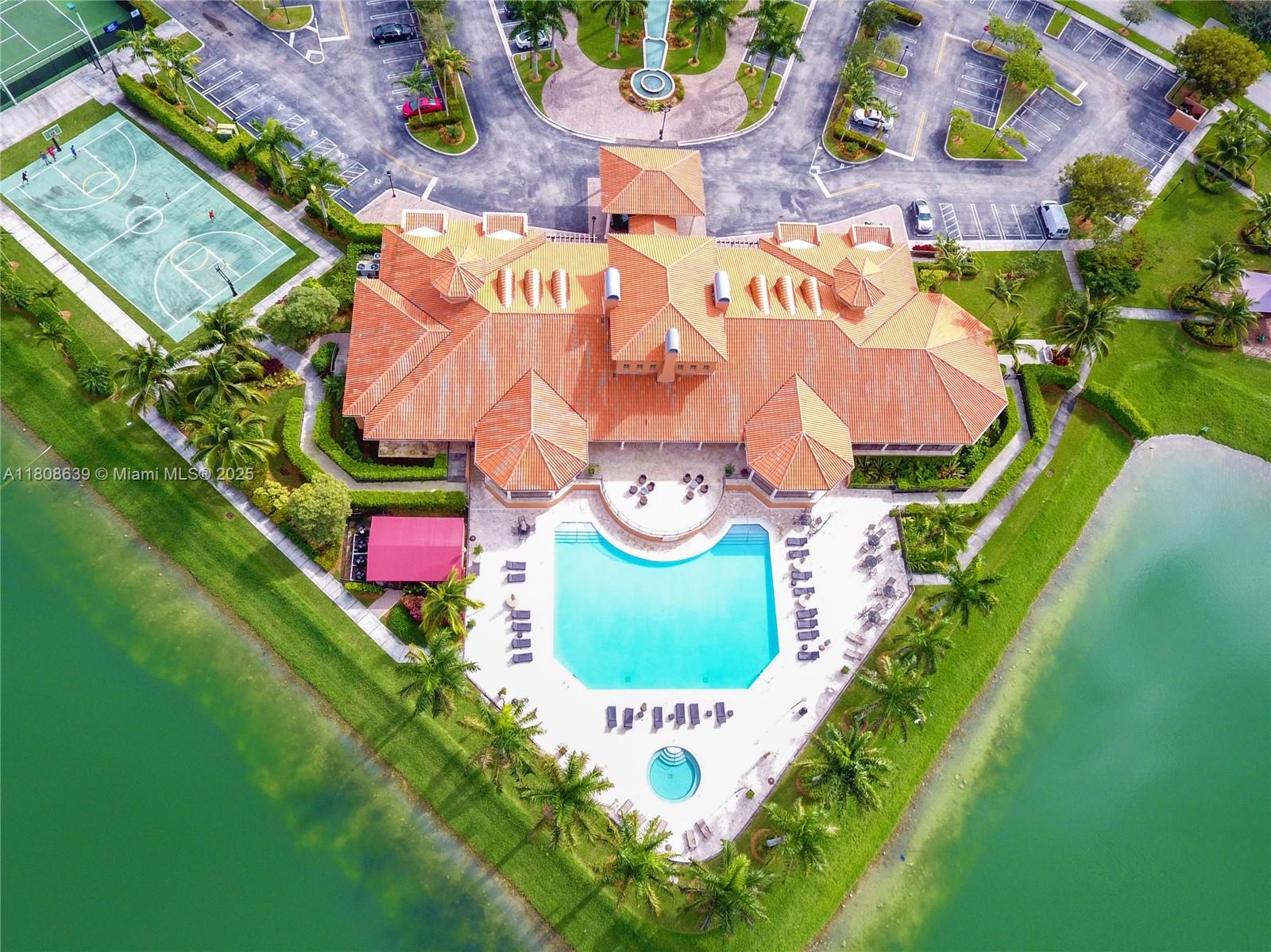 Подробнее 19305 6 / 5 4717 кв.футов $ 2025-11-13 0 Фото