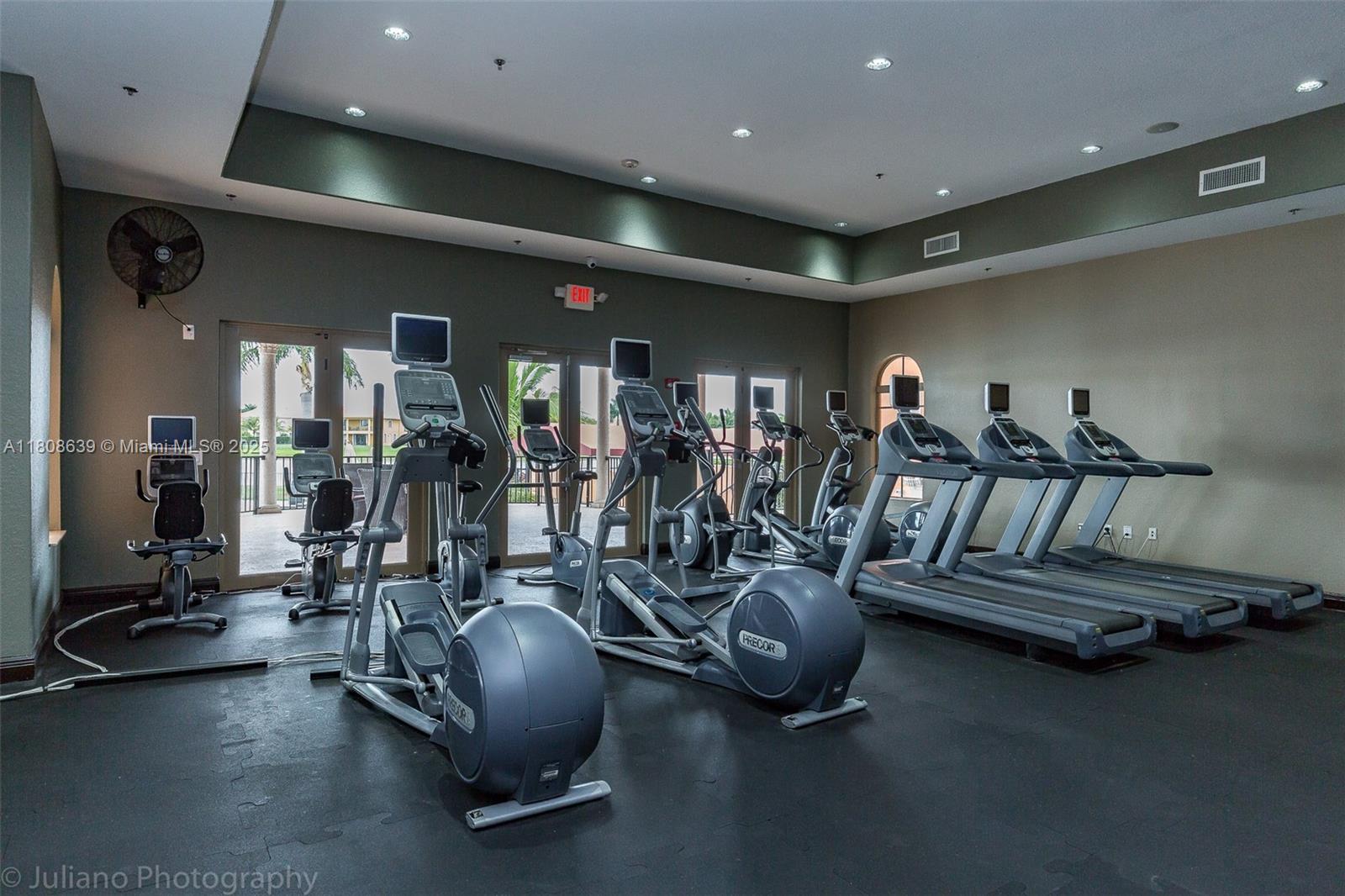 Подробнее 19305 6 / 5 4717 кв.футов $ 2025-11-13 0 Фото