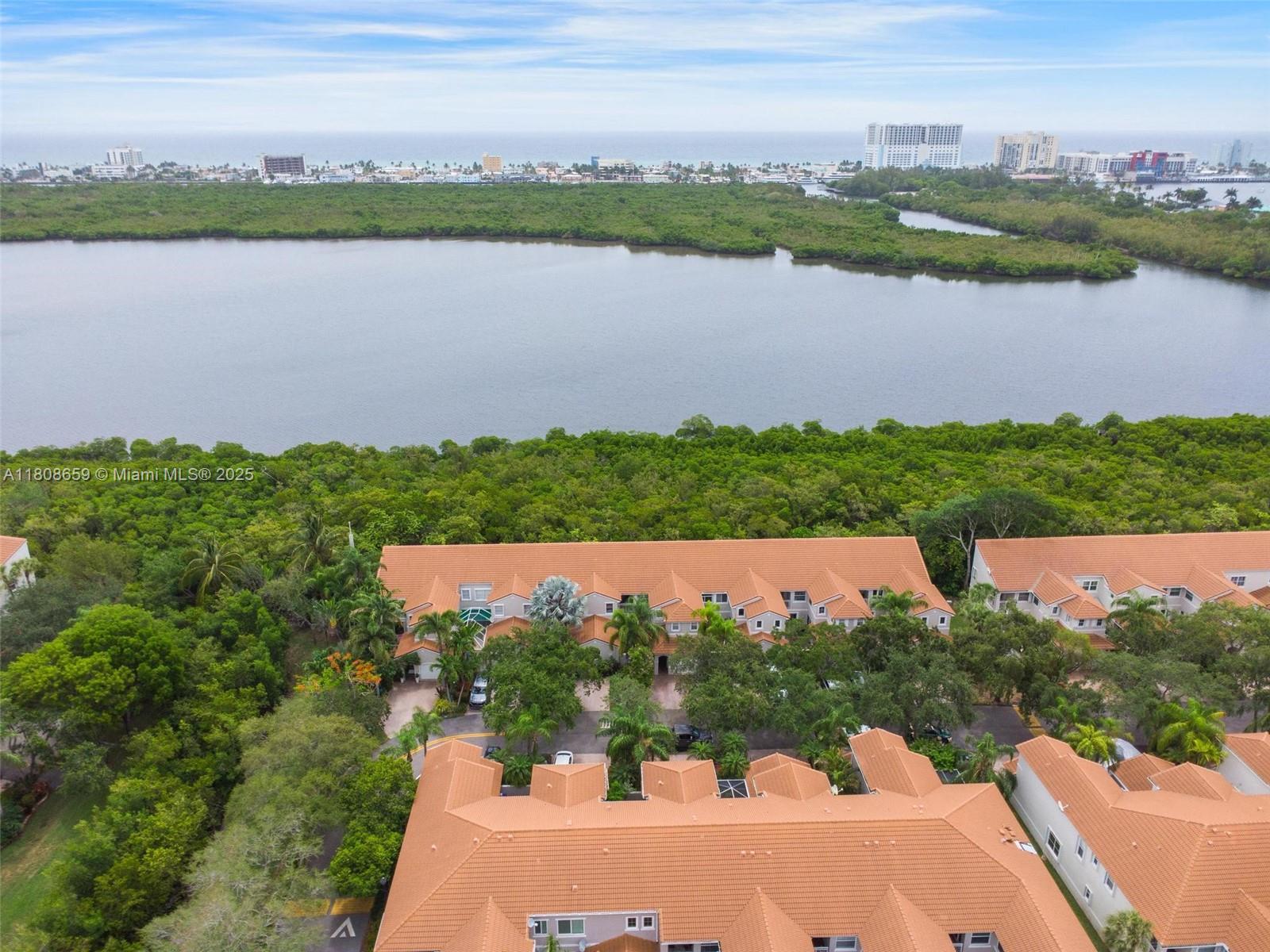 Photo of 1270 Weeping Willow Way  (1270), Hollywood, Florida, 33019 - 