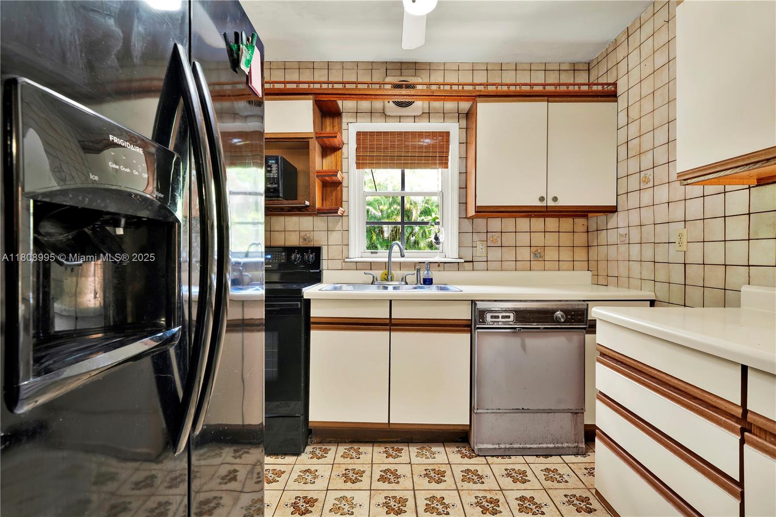 See details / sq. ft. $ 2025-05-23 0 Photo