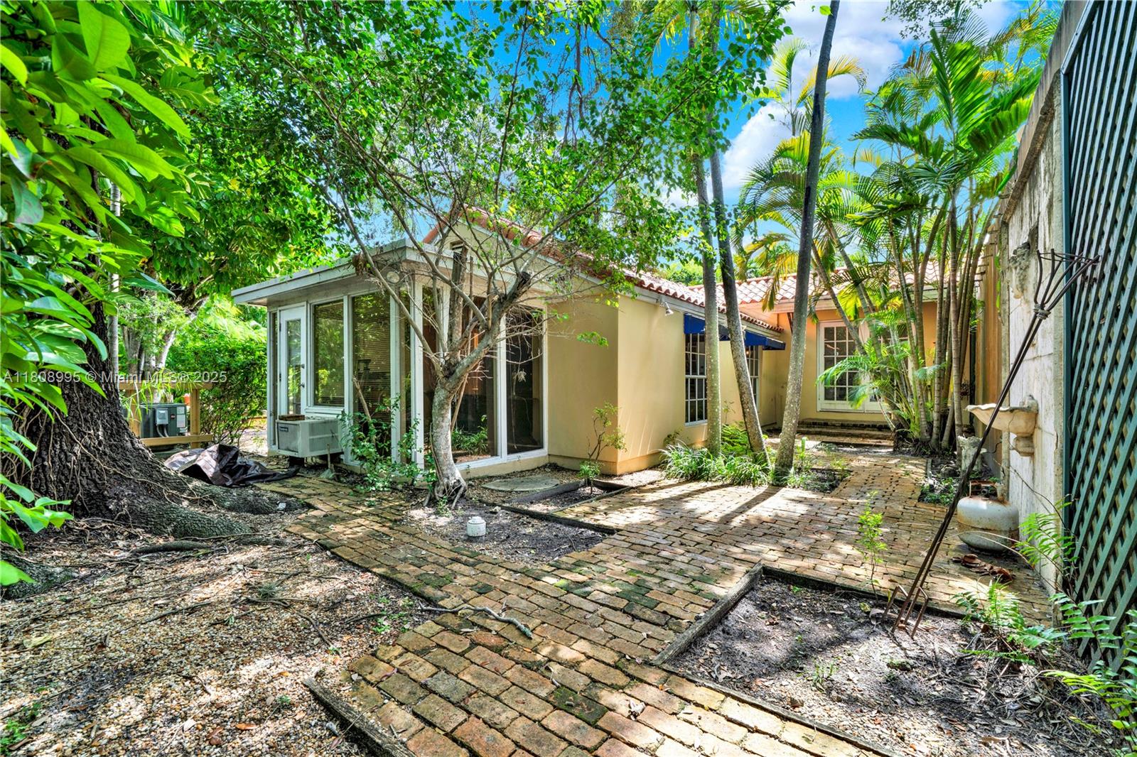 See details / sq. ft. $ 2025-05-23 0 Photo