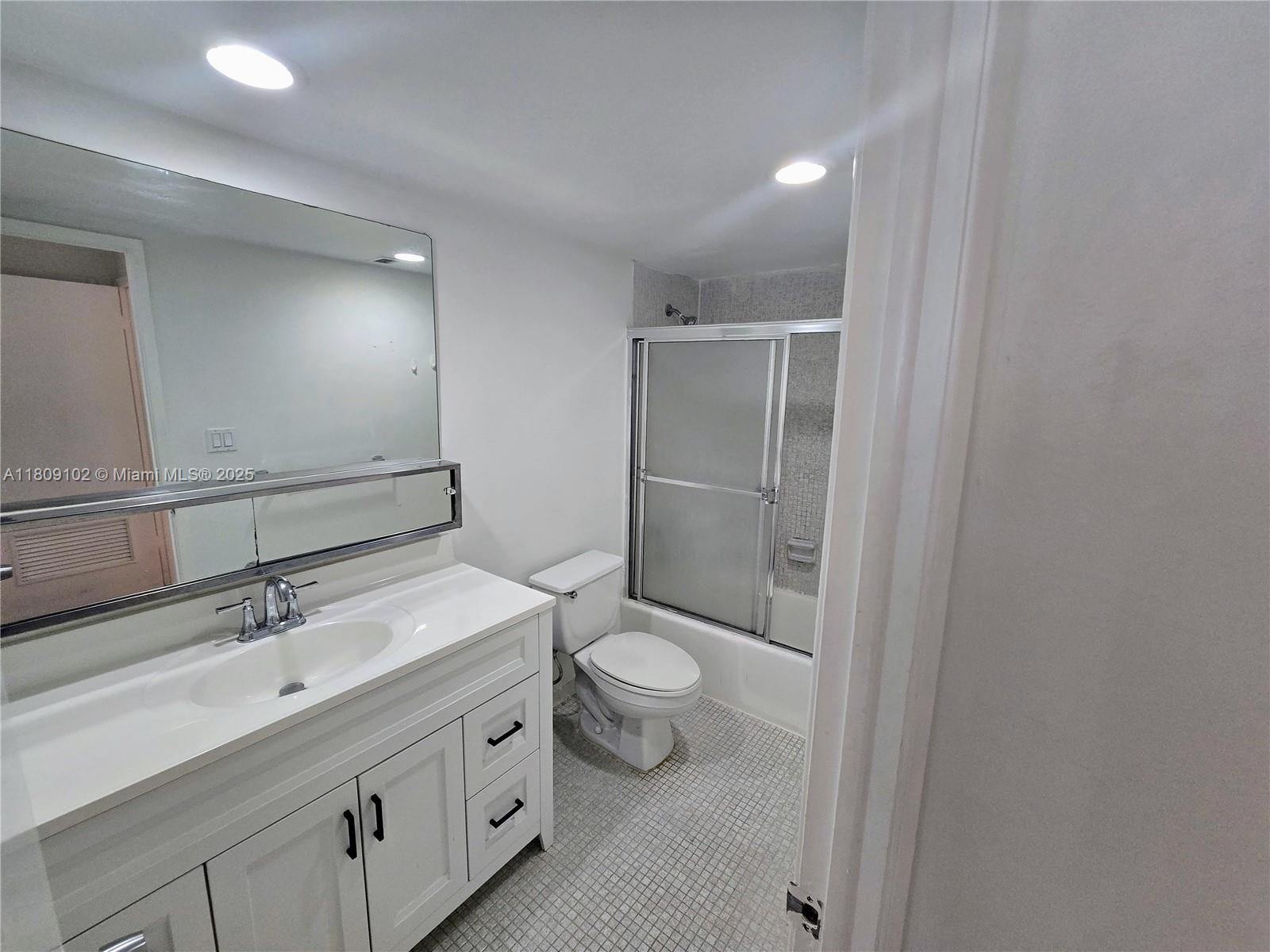 Photo of 19380 Collins Ave  #807, Sunny Isles Beach, Florida, 33160 - Master Bathroom
